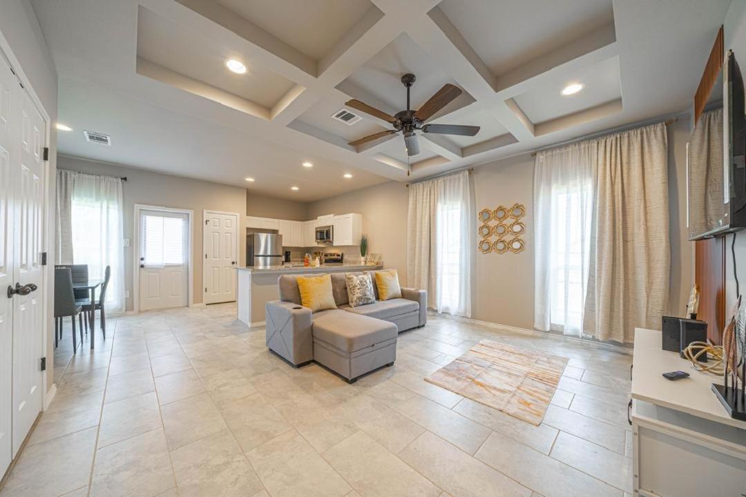 Gorgeous, Brand New 3 Bedrooms Home- Built 2024, Near Seaworld & Lackland Afb Сан-Антоніо Екстер'єр фото